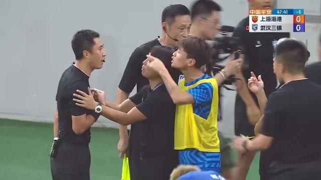 动漫女被男扒衣服吃胸视频